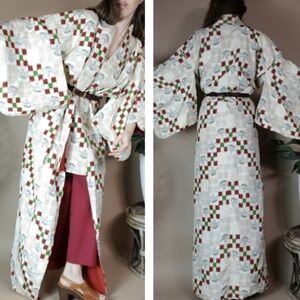 Vintage Cream and Red Patterned Kimono Robe